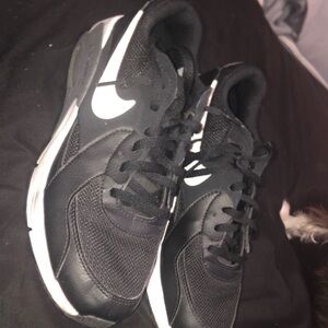Nike air max, only been put on like 2 times, there a size 5.5